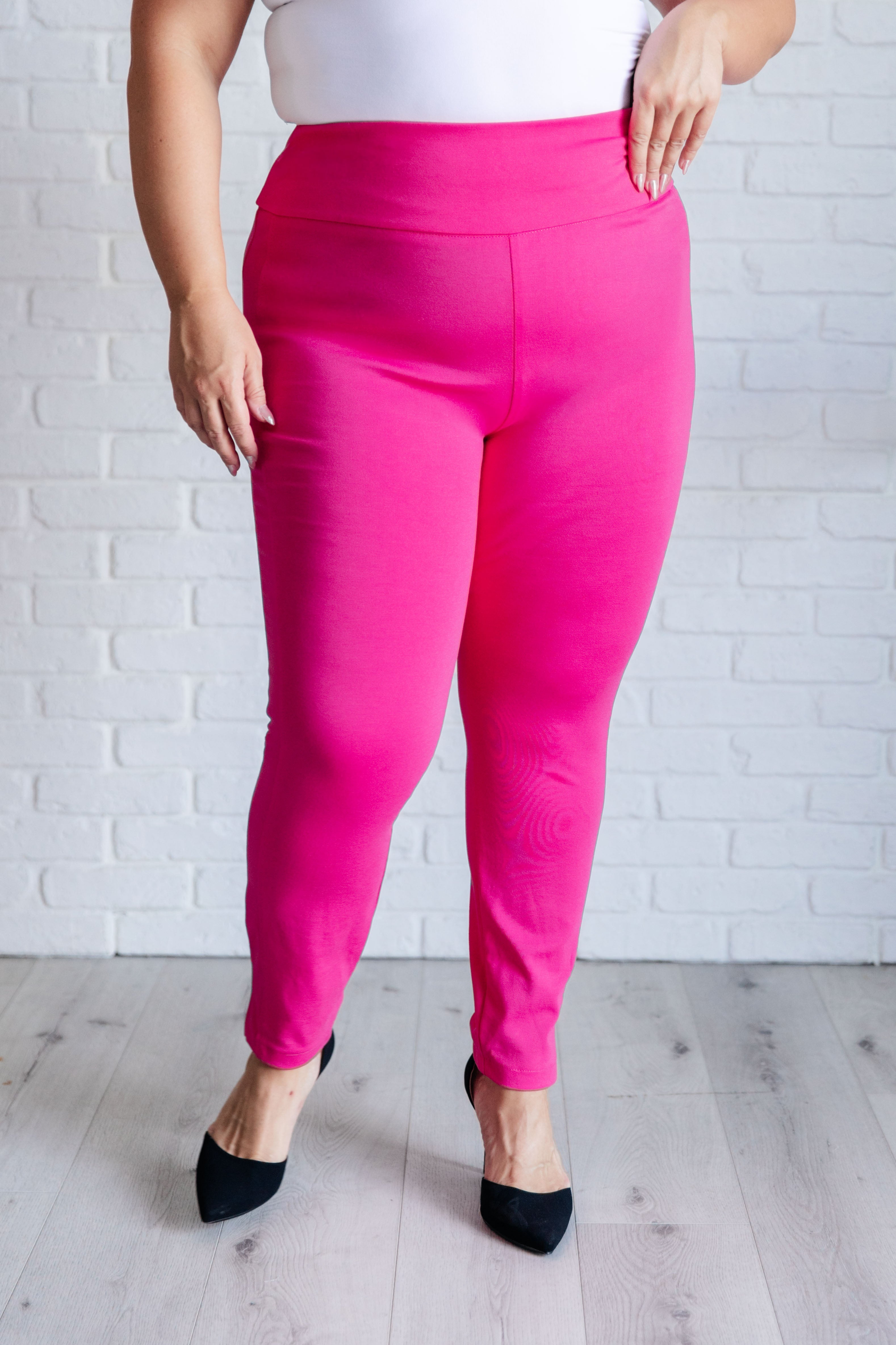Magic Skinny 28 Pants in Hot Pink