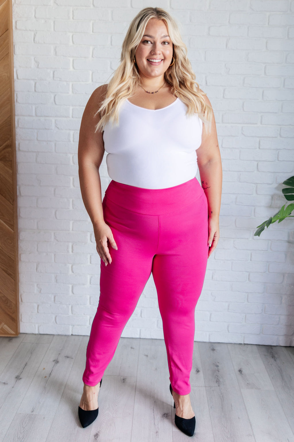 Magic Skinny 28 Pants in Hot Pink