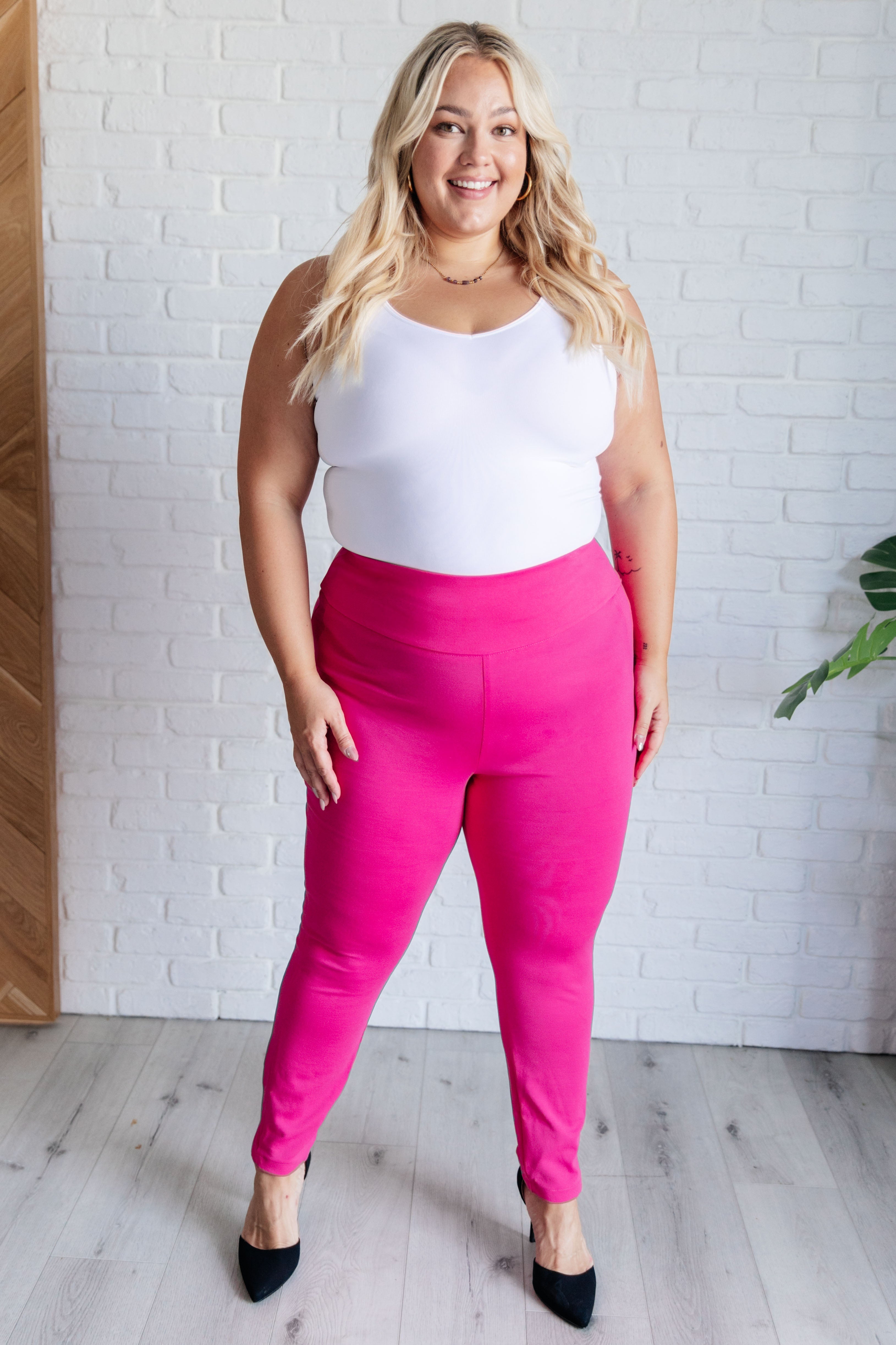 Magic Skinny 28 Pants in Hot Pink